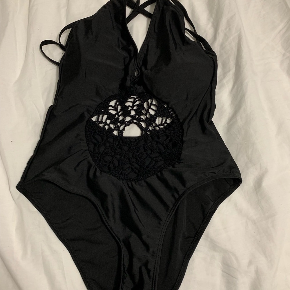 One piece bikini copycat from Frankie’s bikini